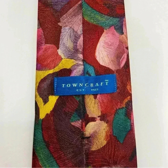Towncraft Men's Tie Necktie Polyester USA Made Abstract Floral Red Yellow Pink - Picture 4 of 5